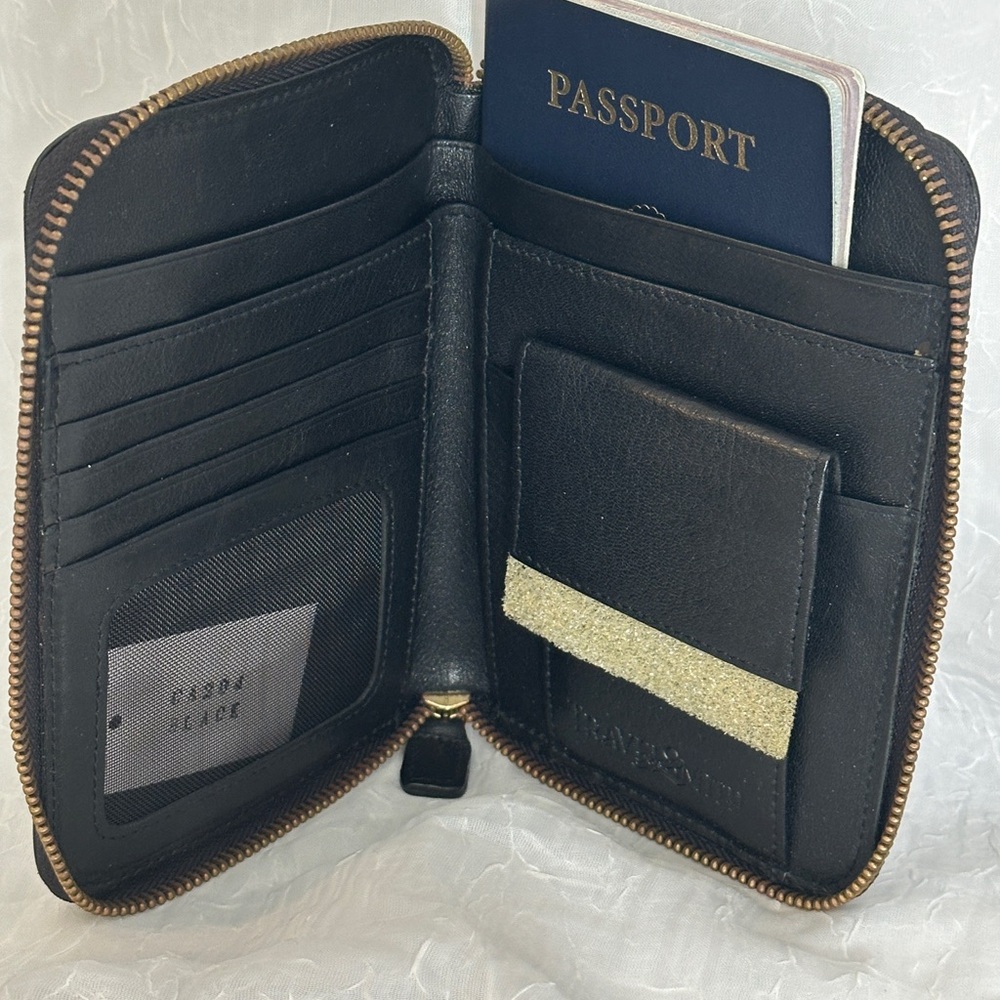 ❤️ Travel Smith Black Zipper Wallet / Passport Holder NWOT